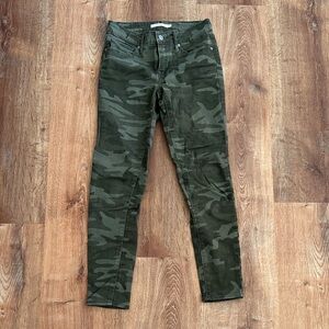 Levi's Olive Camouflage Women's Skinny Jeans
